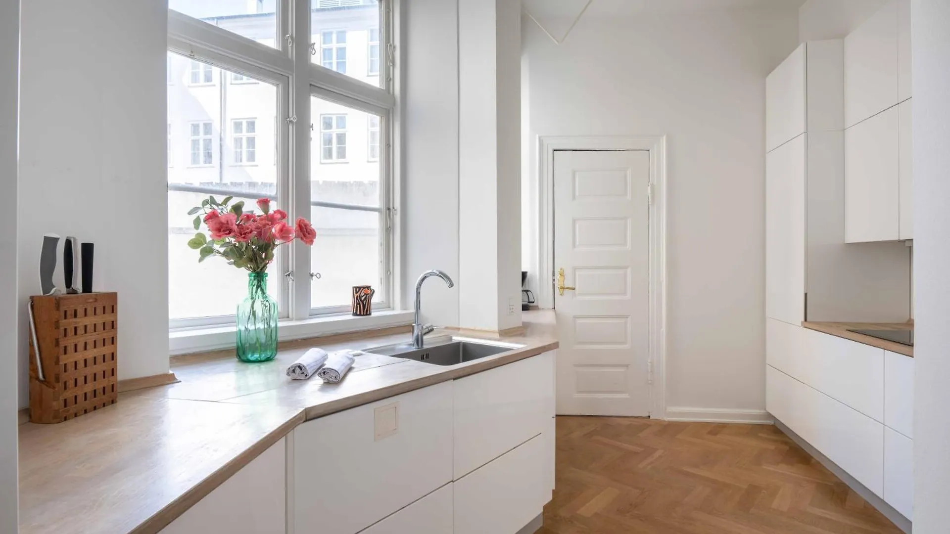Lavish 4Br Apartment In The Heart Of Cph By The Canals Copenhagen